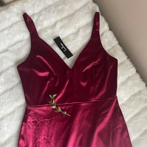 Lulu’s Burgundy Mermaid Gown 🧜‍♀️